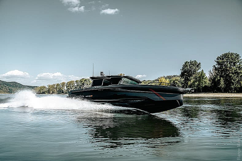 BRABUS Shadow 1000 XC на воде.